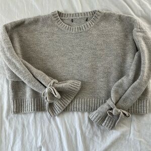 Forever 21 Light Gray Crew Neck Sweater